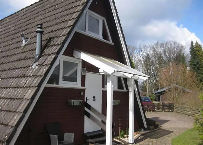 Nurdachhaus Mit Kaminofen Und Grossem Grundstueck