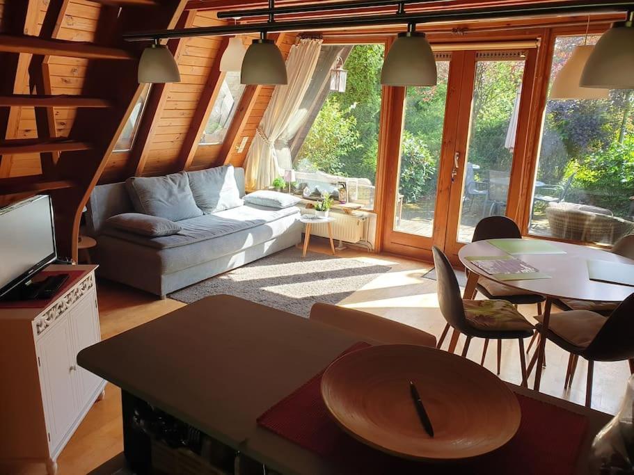 Nurdachhaus Mit Kaminofen Und Grossem Grundstueck *