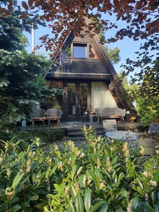 Nurdachhaus Mit Kaminofen Und Grossem Grundstueck Holiday home